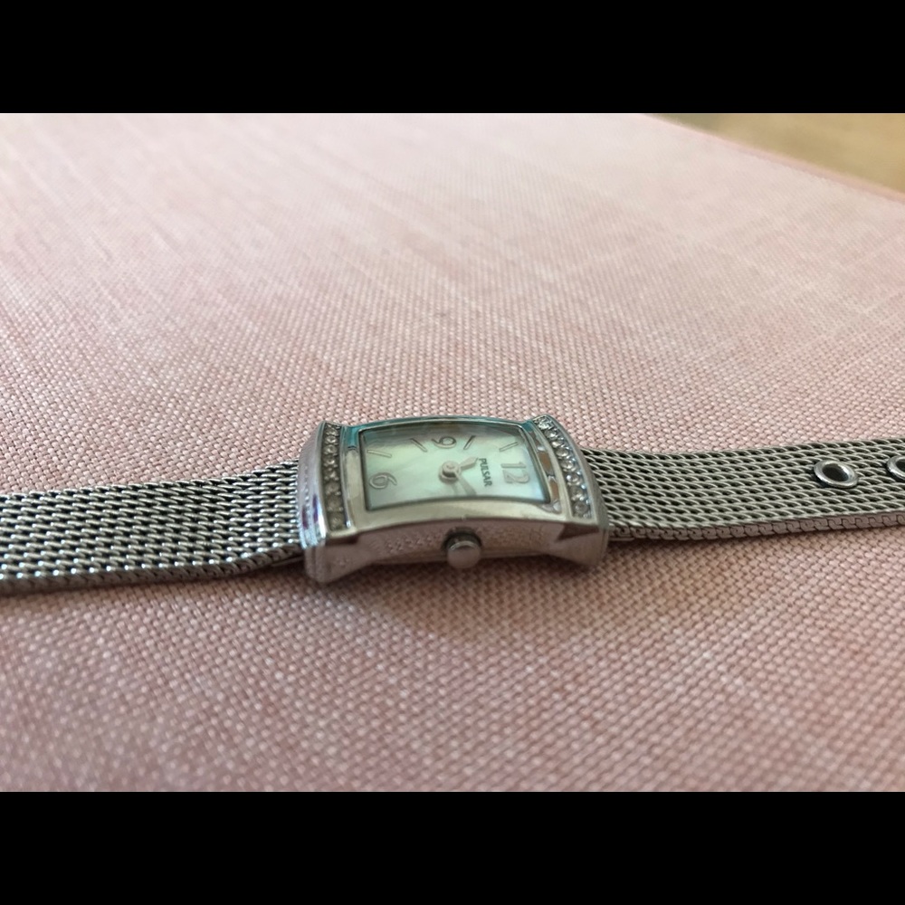 Elegant Pulsar watch - Picture 4 of 10